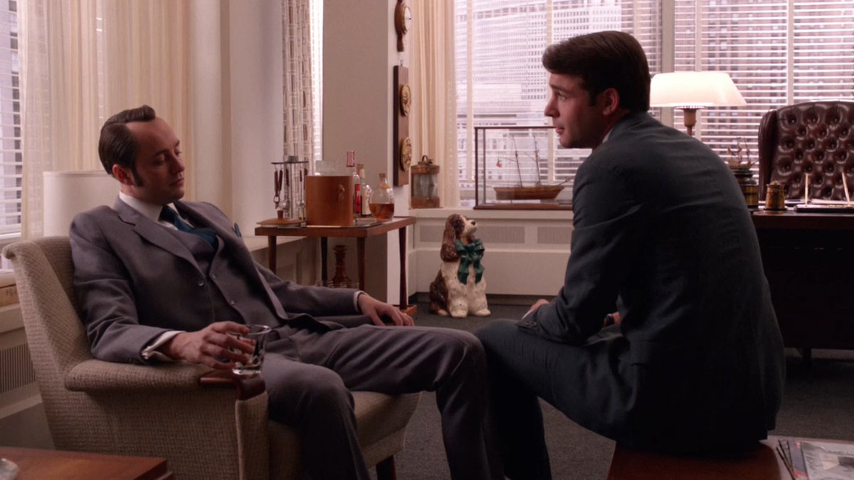 BenjaminCrew1's tweet image. Pete Campbell's interior design goes crazy. How does that dog even play into the nautical theme?