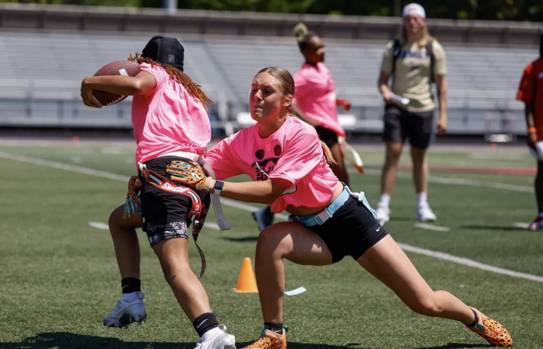 AlyssaAlex26's tweet image. photos from the flag football build the bridge showcase this weekend! @kahari_hicks Thank you for having me at this amazing event. I’m extremely grateful to for the chance to showcase my abilities in front of college coaches!
@MacStephens @CoachCJohnson5
@TheJoeEwell @CoachBStep