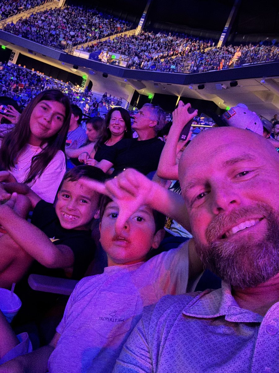 Brent Dearmon (@brentdearmon) on Twitter photo Thank you <a href="/DudePerfect/">Dude Perfect</a> for a great show in Birmingham.
#SpinTheWheel
#TallguyBeardTwinsPurplehoser Thank you <a href="/DudePerfect/">Dude Perfect</a> for a great show in Birmingham.
#SpinTheWheel
#TallguyBeardTwinsPurplehoser
