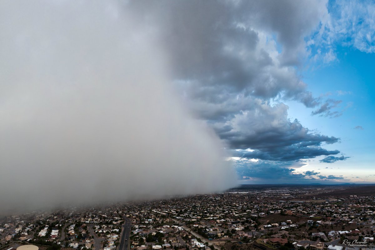 raychiarello's tweet image. Another day, another haboob in El Paso. I wish I'd seen this coming 5 minutes earlier; it came in so fast I barely had time to get my drone airborne and fire off a few shots before needing to land.
#Haboob #ElPaso #Texas #epwx #txwx #StormHour @KTSMtv @NWSElPaso @HannahKFOX14
