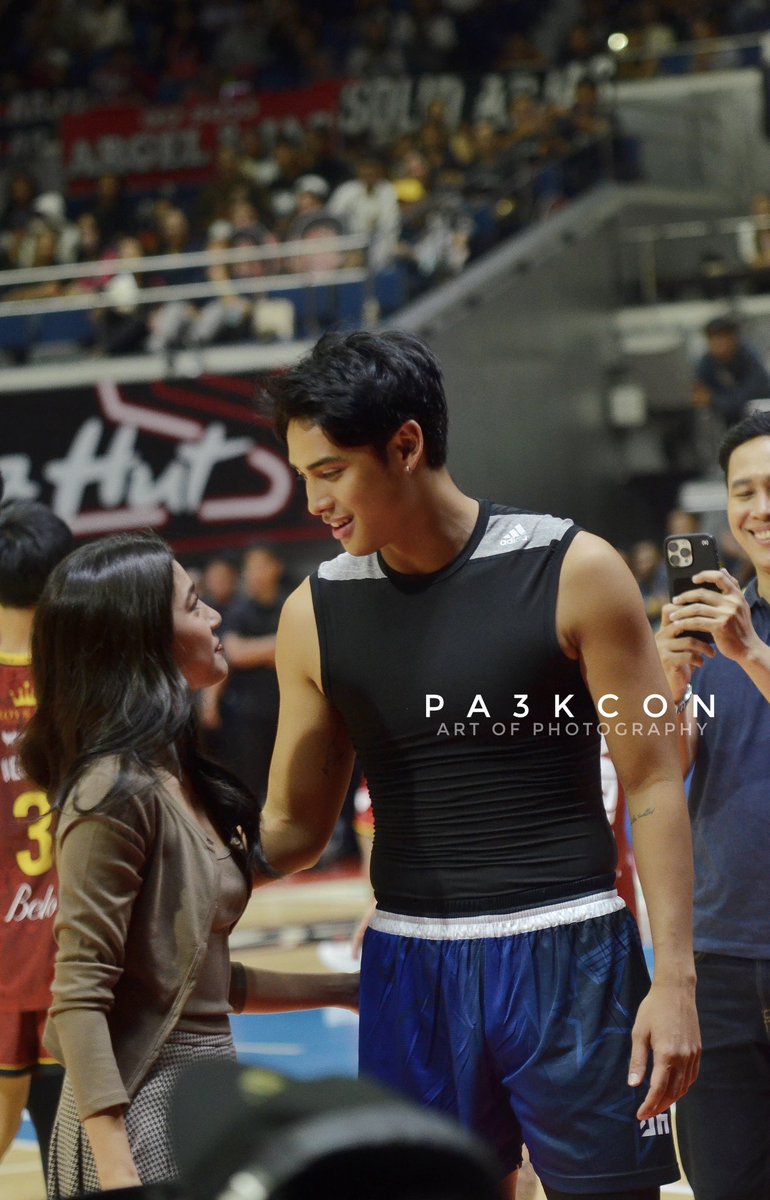 Donny’s namumungay na mata for Belle 🥹 and then there’s Sir MJ at the back representing all bubblies 🤣

DONNY TAKES OVER

#CourtSideWithDonBelle 
#BELLEyondTheGame