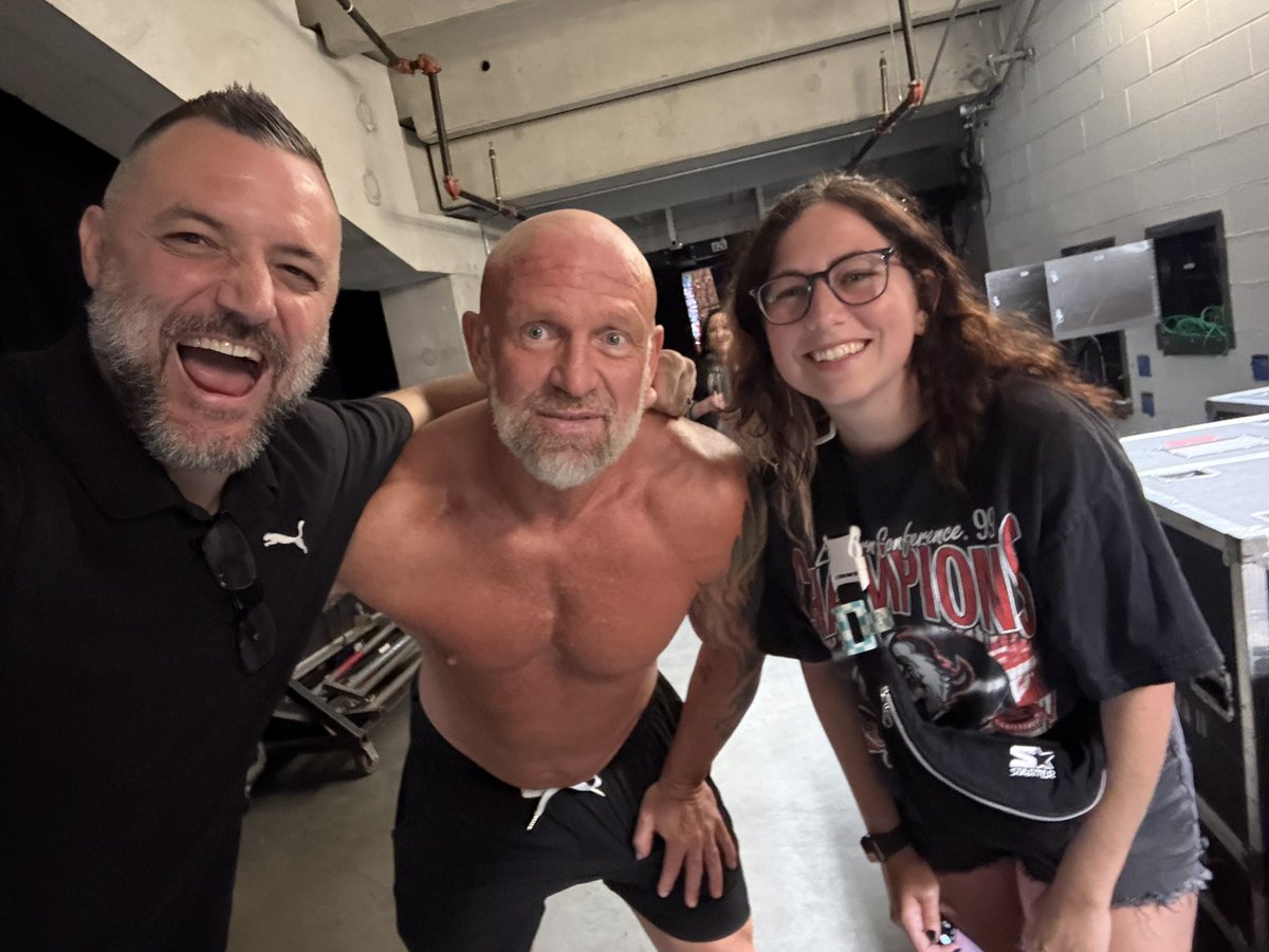 shaynagoldman_'s tweet image. It’s a beautiful night for some professional wrestling @nandodifino @TheEricYoung