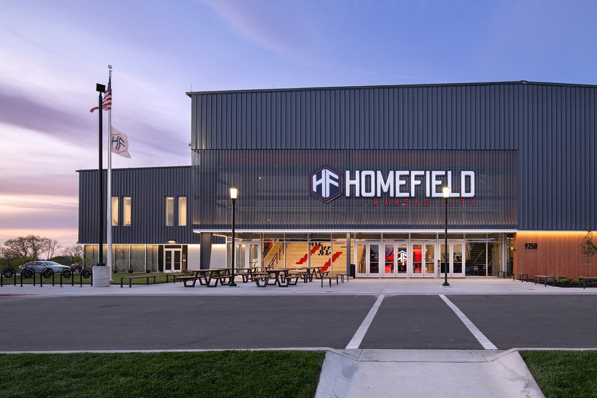 JessseFromThaO's tweet photo. @sa30961 @GoodmanHoops That’s why I said play the games leading up at home field! Which is already used for a eybl event!! All in Kansas City https://t.co/E7Gr3RWwAh