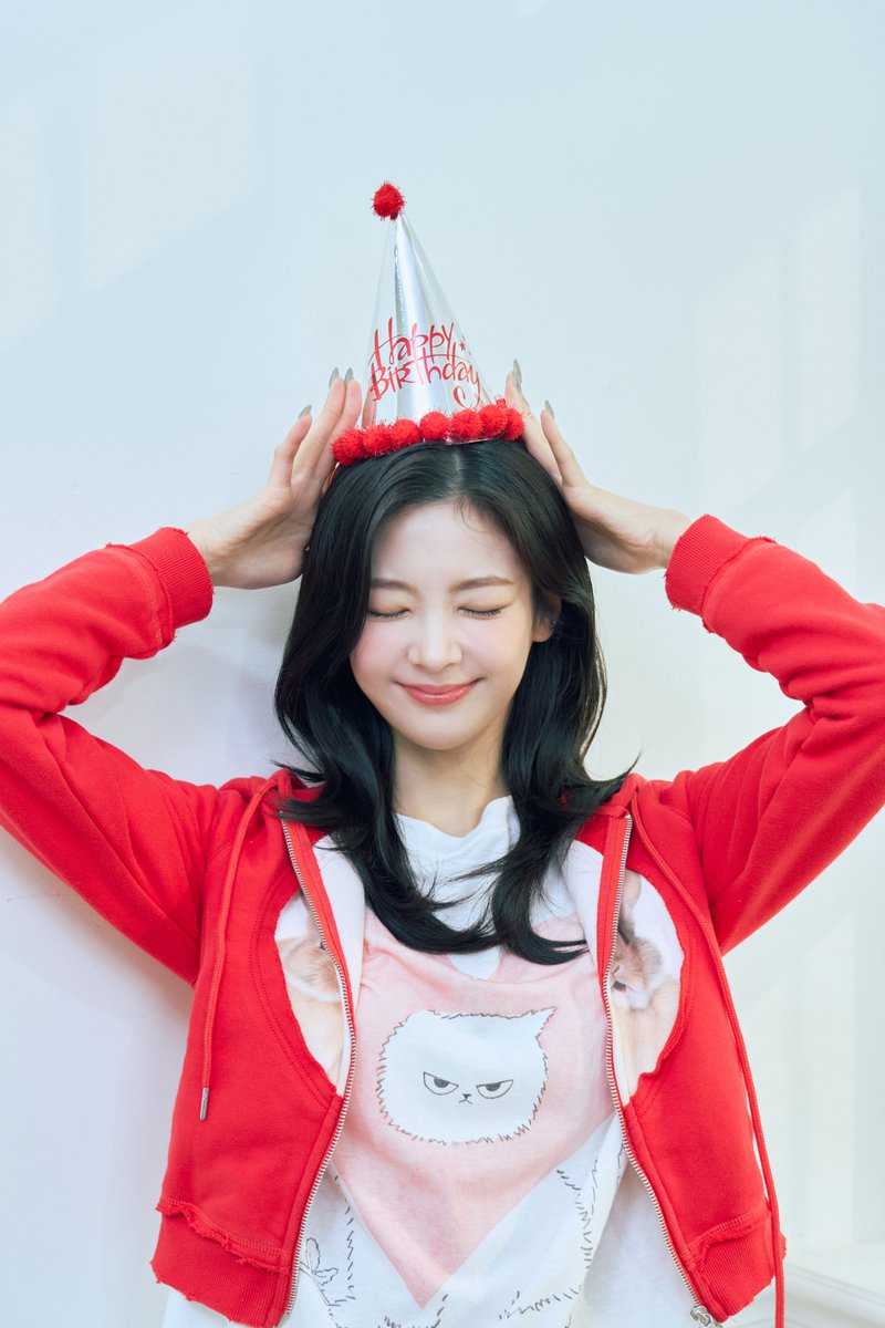 ITZYofficial's tweet image. ๐ธ #LIA BDAY PICS (2)
#ITZY #MIDZY @ITZYofficial
#HappyLiaDay #๋ฆฌ์
#๋ฆฌ์์_ํจ๊ป๋ผ๋ฉด_ํ๋ณต์ง์_์์น
#StrawberryPrincessLIADay