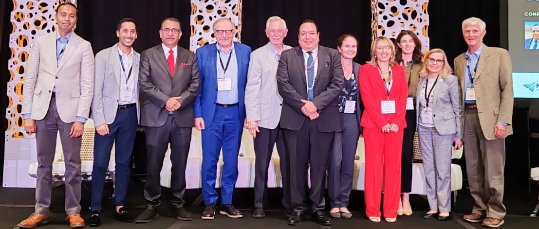 LuisRaezMD's tweet image. our #lungcancer session at MECC New Orleans 2025 with @drgandara @IASLC Karen Kelly @lungoncdoc @JuliaRotow Paul Bunn Subramanian @fred_hirsch @EdgardoSantosMD Megan Daly Erminia Mazarelli #lcsm @mecmededucation