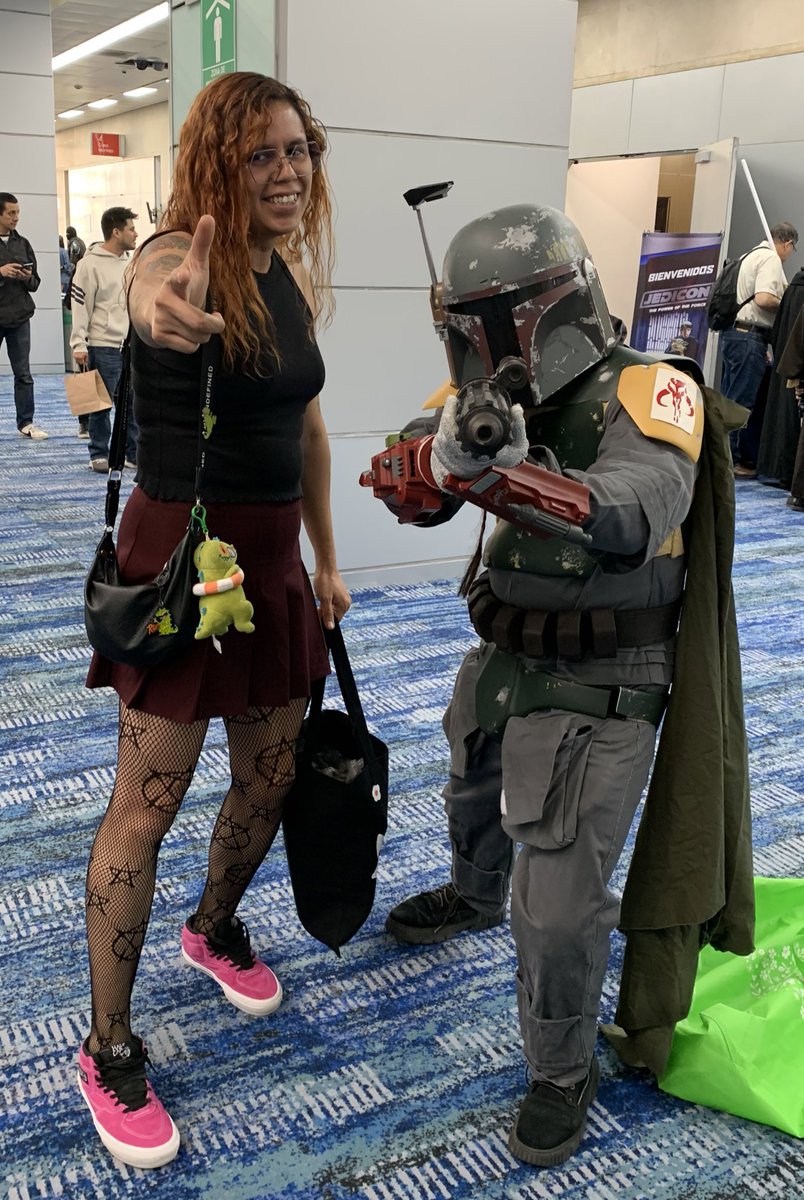 Me topé a Boba Fett mientras iba con su despensa 😋, no sabía que tomaba leche de bantha light 🤯.