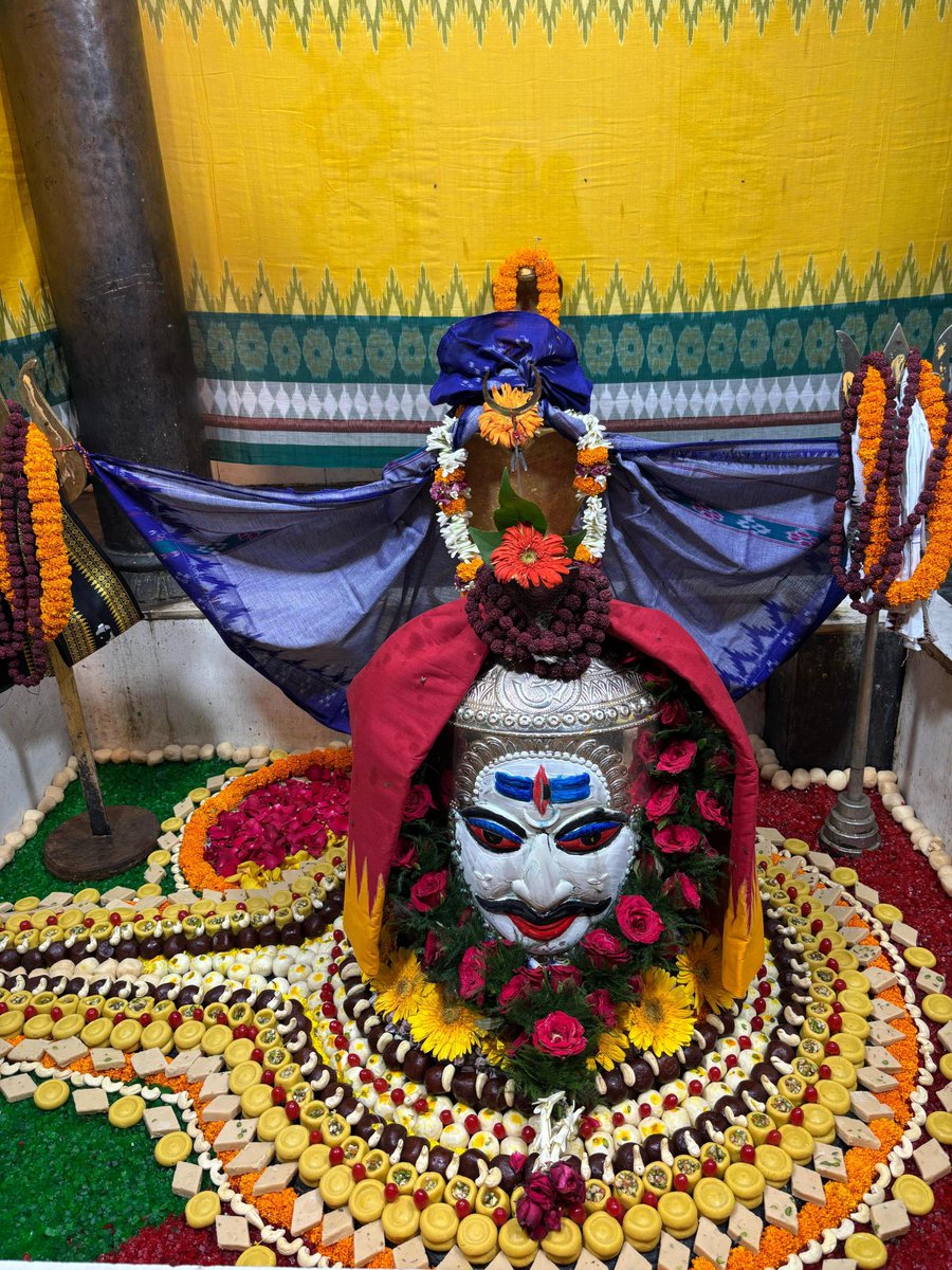 rajaaswain's tweet photo. ଶ୍ରାବଣ ମାସର ଦ୍ଵିତୀୟ ସୋମବାର ରେ ବାବା ଧବଳେଶ୍ଵର ଭକ୍ତମାନଙ୍କୁ ଦର୍ଶନ ଦେଉଛନ୍ତି। https://t.co/6eIHLEj12P