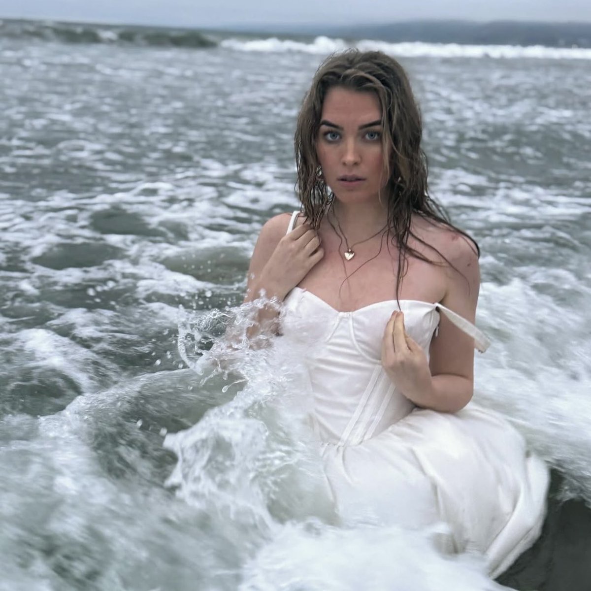 mrshinywillow's tweet image. 🚨 Blaire has officially “Forever” two streams Spotify of on single music.