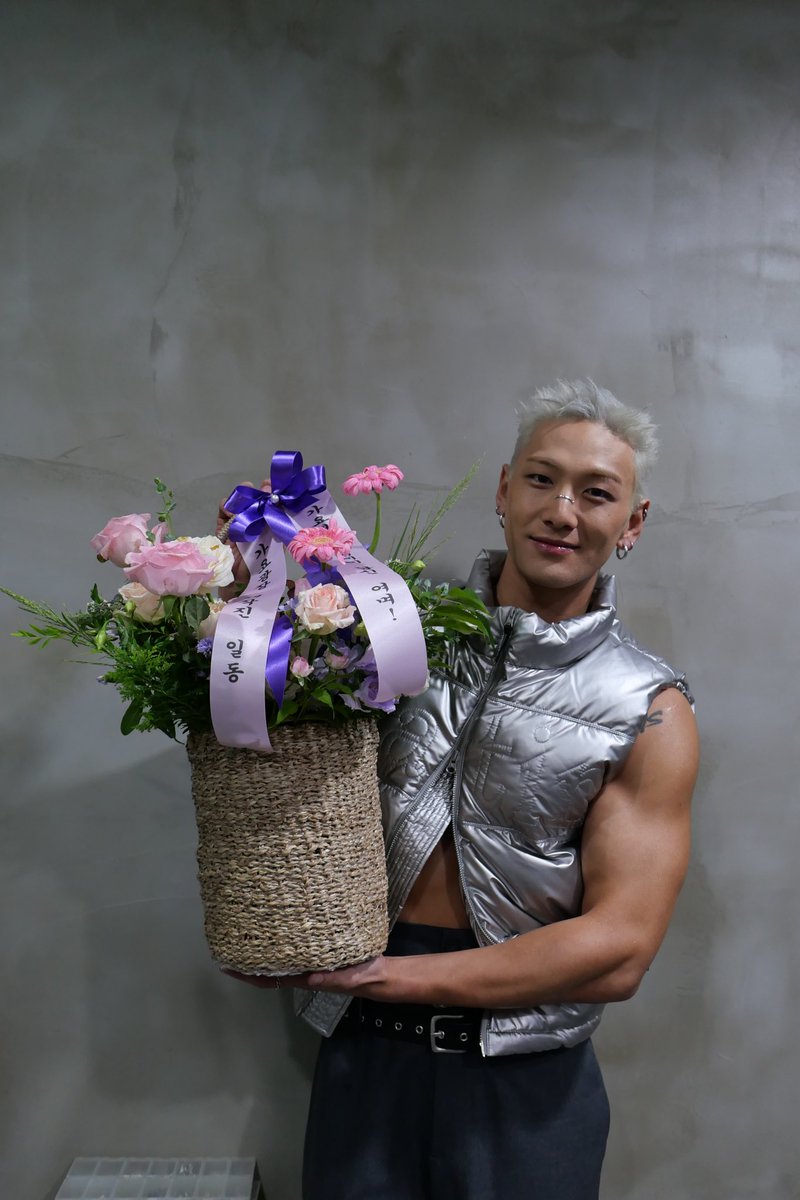 [#B_hind]
2025.07.21
Thanks to #가요광장
#백호 만큼 예쁜 꽃 🌹 

#강동호 #BAEKHO #KANGDONGHO