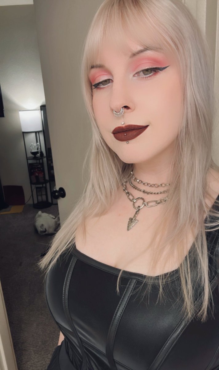 gondorsqueen's tweet image. Maybe if I focus hard enough I can trade places with my cat rolling around in the background