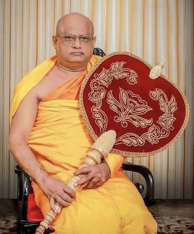 IamHasthi's tweet photo. කුරුණෑගල ඓතිහාසික ඇත්කඳ රාජමහා විහාරාධිපති, අති⁣ගෞරවාර්හ ආණමඩුවේ සද්ධර්ම කීර්ති ශ්‍රී රතනපාල බුද්ධරක්ඛිත ධම්මදස්ස්‍යාභිධාන මහාවිහාර වංශික ස්‍යාමෝපාලි මහානිකායේ අස්ගිරි මහා විහාර පාර්ශවයේ අනුනායක ස්වාමීන්ද්‍රයන් වහන්සේට අමා මහ නිවන්සුව සැලසේවා෴  

🙏☸️🙏 https://t.co/TAKCONgCV8