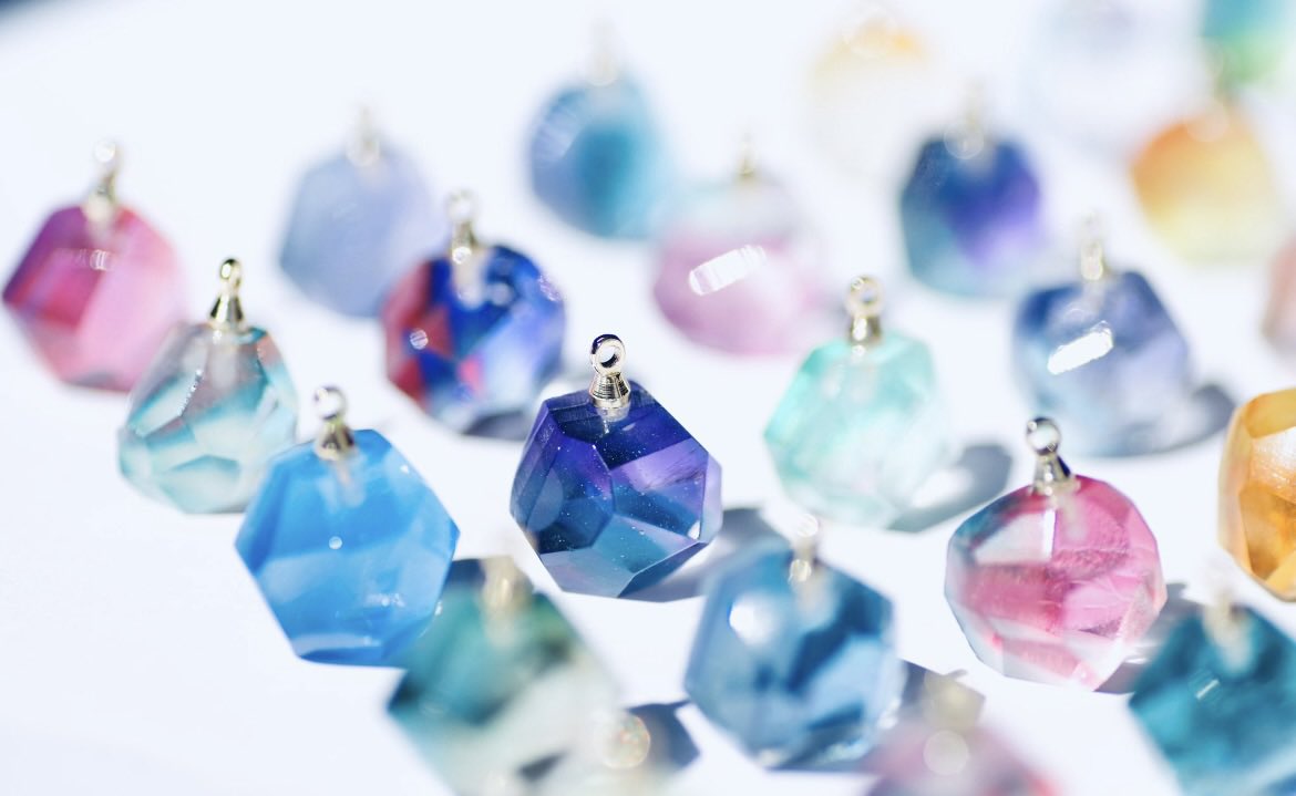 milleglass's tweet image. リプやメッセージでのご連絡ありがとうございます!
個人特定や脅迫のようなものを避けるために鍵垢にはしておりますがとても元気なのでご心配なくです✨お気遣いありがとうございます!
今日はご注文いただいた作品たちをごりごりつくっております!お楽しみに💓