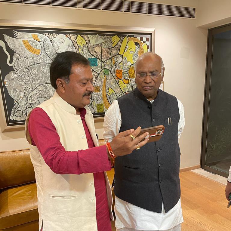 Surendra Rajput тАП (@ssrajputinc) on Twitter photo рдХрд╛рдВрдЧреНрд░реЗрд╕ рдЕрдзреНрдпрдХреНрд╖ рдФрд░ рд╣рдо рд╕рдм рдХреЗ рдорд╛рд░реНрдЧрджрд░реНрд╢рдХ рдкреНрд░реЗрд░рдХ рдиреЗрддрд╛ рд╢реНрд░реА рдорд▓реНрд▓рд┐рдХрд╛рд░реНрдЬреБрди рдЦрд░рдЧреЗ <a href="/kharge/">Mallikarjun Kharge</a> рдЬреА рдХреЛ рдЬрдиреНрдорджрд┐рди рдХреА рдЕрд╢реЗрд╖ рд╢реБрднрдХрд╛рдордирд╛рдпреЗред
рдЖрдк рдирд┐рд░реЛрдЧ рд░рд╣реЗрдВ рд╢рддрд╛рдпреБ рд╣реЛ ред
#HBDKharge рдХрд╛рдВрдЧреНрд░реЗрд╕ рдЕрдзреНрдпрдХреНрд╖ рдФрд░ рд╣рдо рд╕рдм рдХреЗ рдорд╛рд░реНрдЧрджрд░реНрд╢рдХ рдкреНрд░реЗрд░рдХ рдиреЗрддрд╛ рд╢реНрд░реА рдорд▓реНрд▓рд┐рдХрд╛рд░реНрдЬреБрди рдЦрд░рдЧреЗ <a href="/kharge/">Mallikarjun Kharge</a> рдЬреА рдХреЛ рдЬрдиреНрдорджрд┐рди рдХреА рдЕрд╢реЗрд╖ рд╢реБрднрдХрд╛рдордирд╛рдпреЗред
рдЖрдк рдирд┐рд░реЛрдЧ рд░рд╣реЗрдВ рд╢рддрд╛рдпреБ рд╣реЛ ред
#HBDKharge