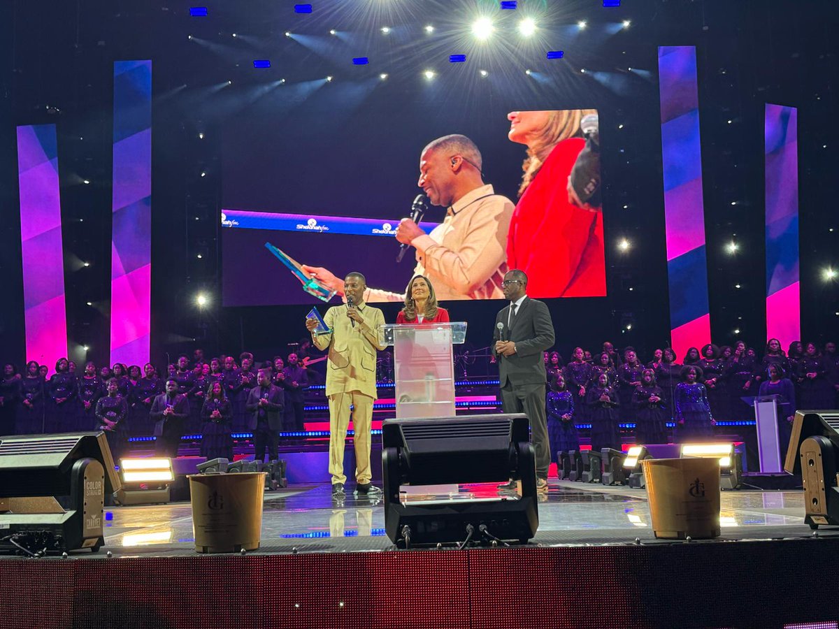 MaElviraSalazar's tweet image. I’m humbled to receive this award at the Supernatural Conference. But the real honor belongs to every Haitian-American who shows up every single day with strength, faith, and love.
You work hard. You serve others. You lead with heart.
I see you. I represent you. And I’m proud…