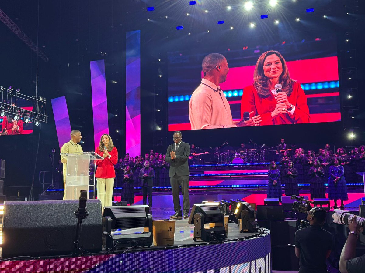 MaElviraSalazar's tweet image. I’m humbled to receive this award at the Supernatural Conference. But the real honor belongs to every Haitian-American who shows up every single day with strength, faith, and love.
You work hard. You serve others. You lead with heart.
I see you. I represent you. And I’m proud…