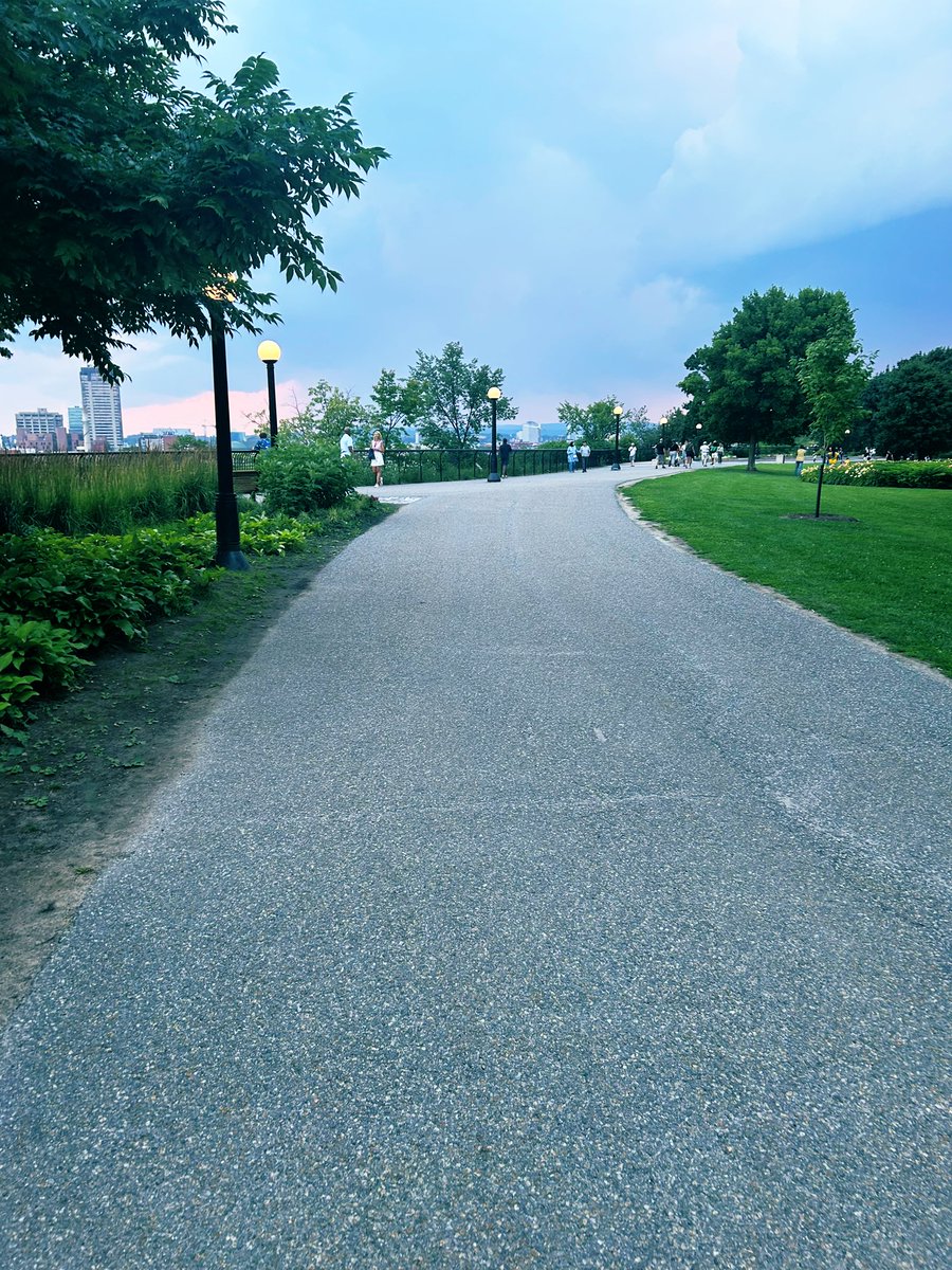 abdi_bileh's tweet image. 🚶🏾♂️ 15 km de réflexion, de nature et d’élan positif
Deux belles marches en deux jours, dont une magnifique promenade le long du canal Rideau. Ottawa offre parfois ces moments de calme où l’on peut marcher, respirer… et penser loin.