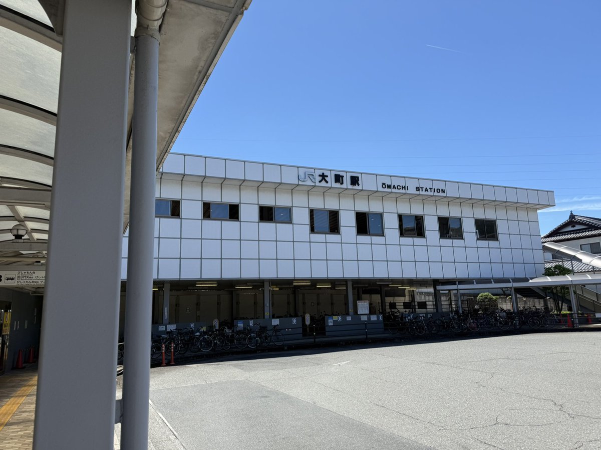 可部線大町駅に到着！
ここはスタンプはインク台に付けて押すスタイルですが、欠けもありました。
ただ113系(115かも)含む絵柄はまだまだ良好でした。
ここもリベンジで訪問です♪