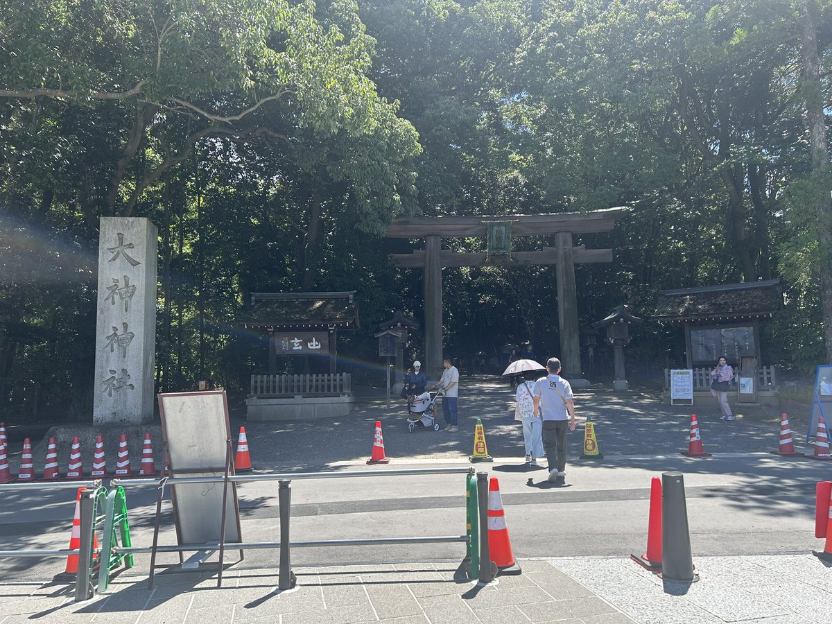 00Explosion's tweet photo. 大神神社
めちゃ広い https://t.co/gVrlS2cpQZ