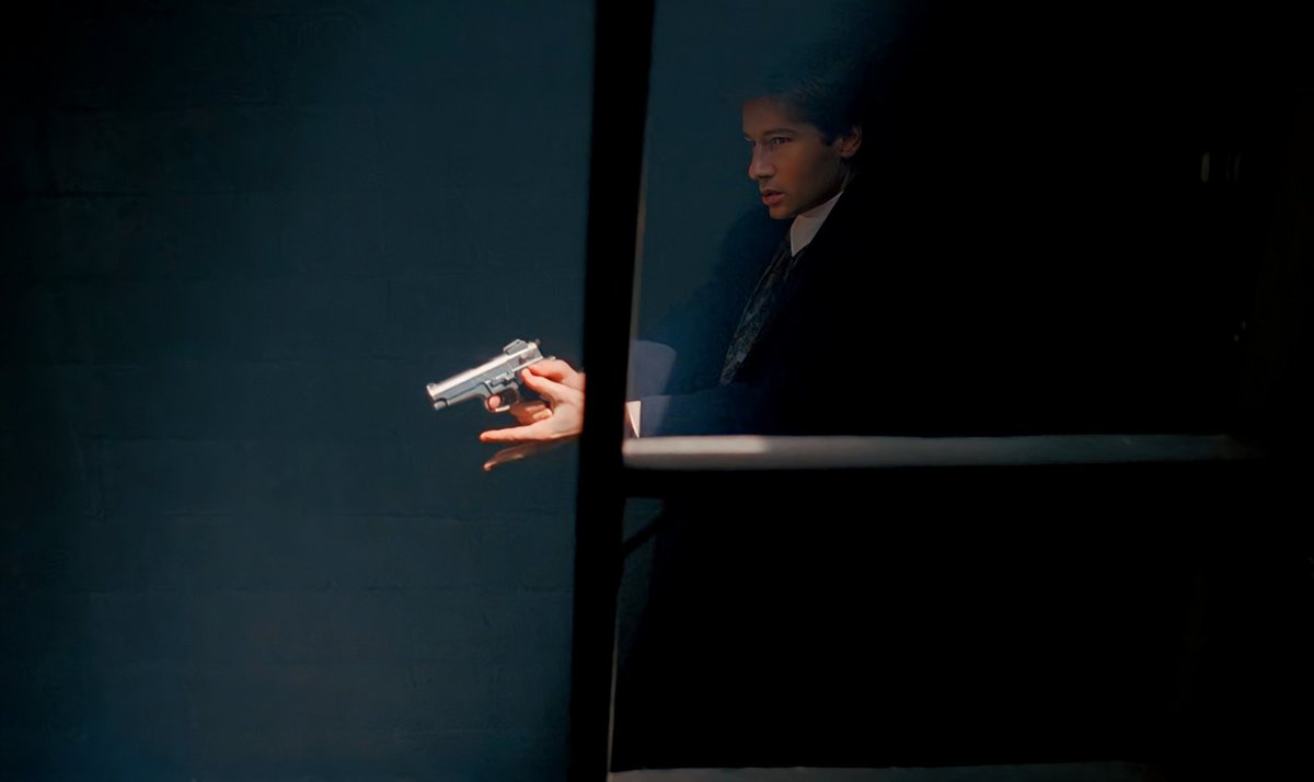 XFilesAesthetic's tweet image. The lighting on The X-Files wasn’t just good—it was atmosphere. Those shadows? That moody blue tint? Cinematic perfection.
What’s your favorite scene where the lighting made the moment? 💡🛸
Drop screenshots if you’ve got ’em. 👇