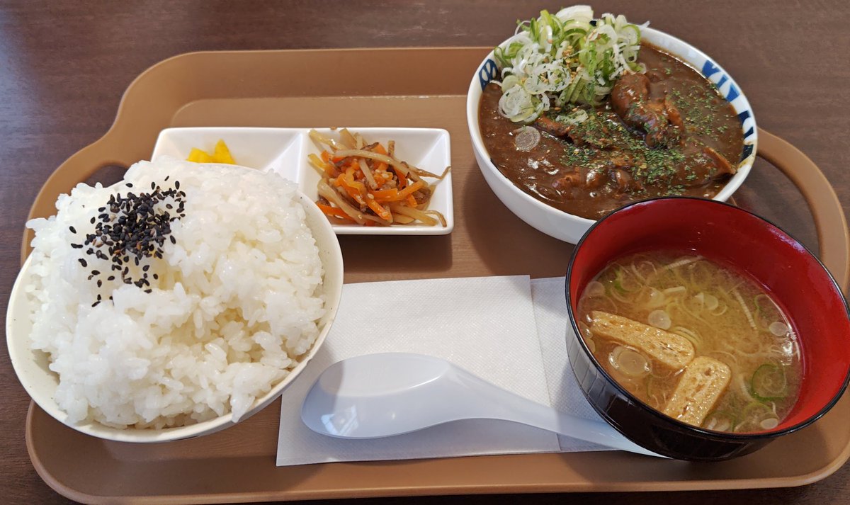 お昼はカレーもつ煮！！！
めちゃくちゃ美味しかった！！！
