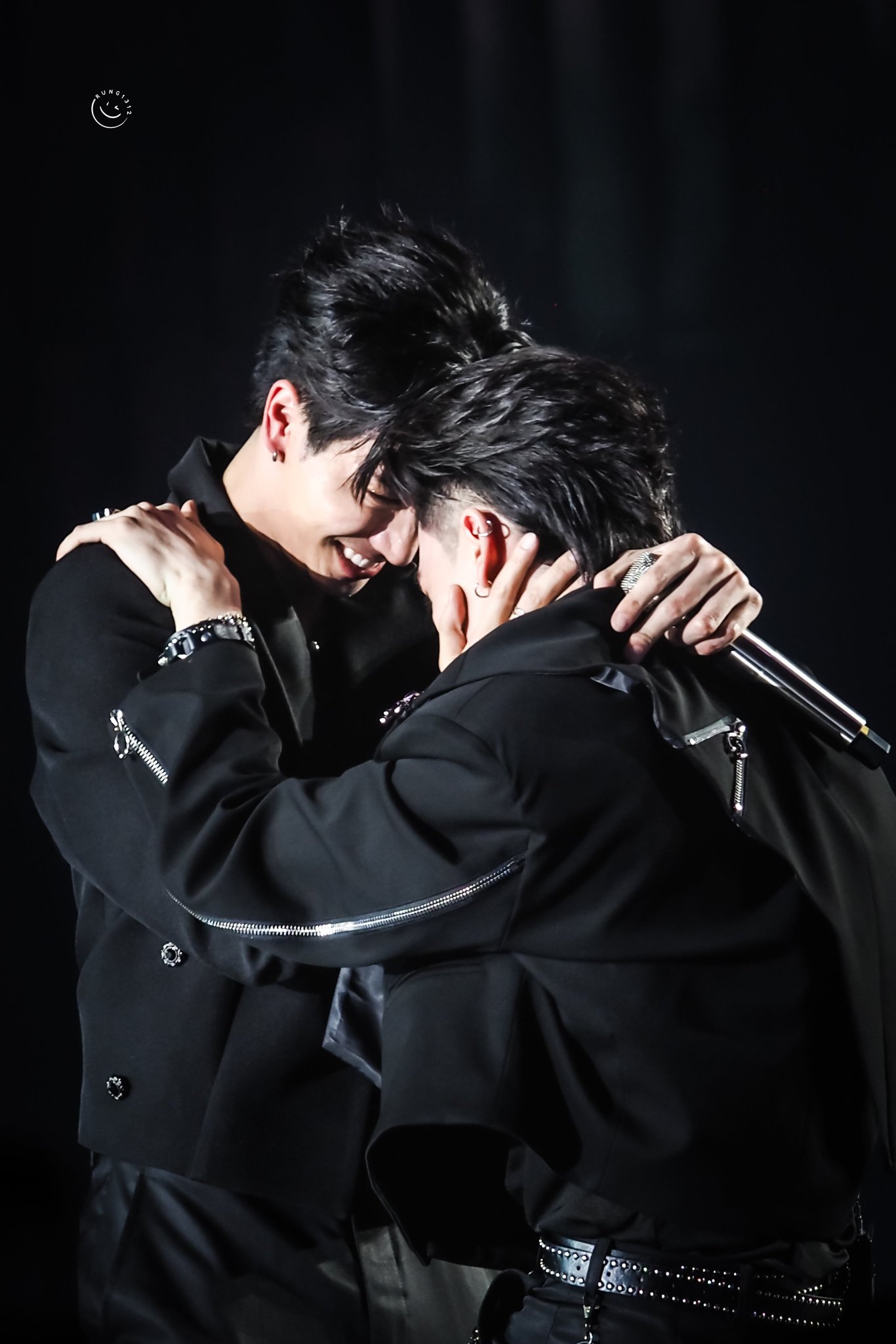 ★MOON★ PondPhuwin & PerthSanta ⛅️ 𝔄𝔦𝔯𝔞 ⛅️ (@perthsantafever) / X