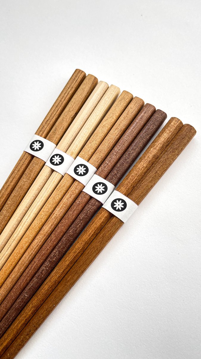 KulurLab's tweet photo. Natur Collection
chopsticks in 4 woods

keyaki  ケヤキ
noto hiba  能登ヒバ
maras  マラス
ironwood  アイアンウッド https://t.co/YcwNwWHuor