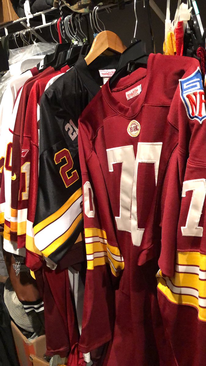 FLATLINEent06's tweet photo. I didn’t purchase all of this Washington Redskins merch to just be sitting in my closet!!!
Bring my team back, before Dan Snyder wrecked my childhood team! #HTTR4LIFE https://t.co/kVQfI4VQCt