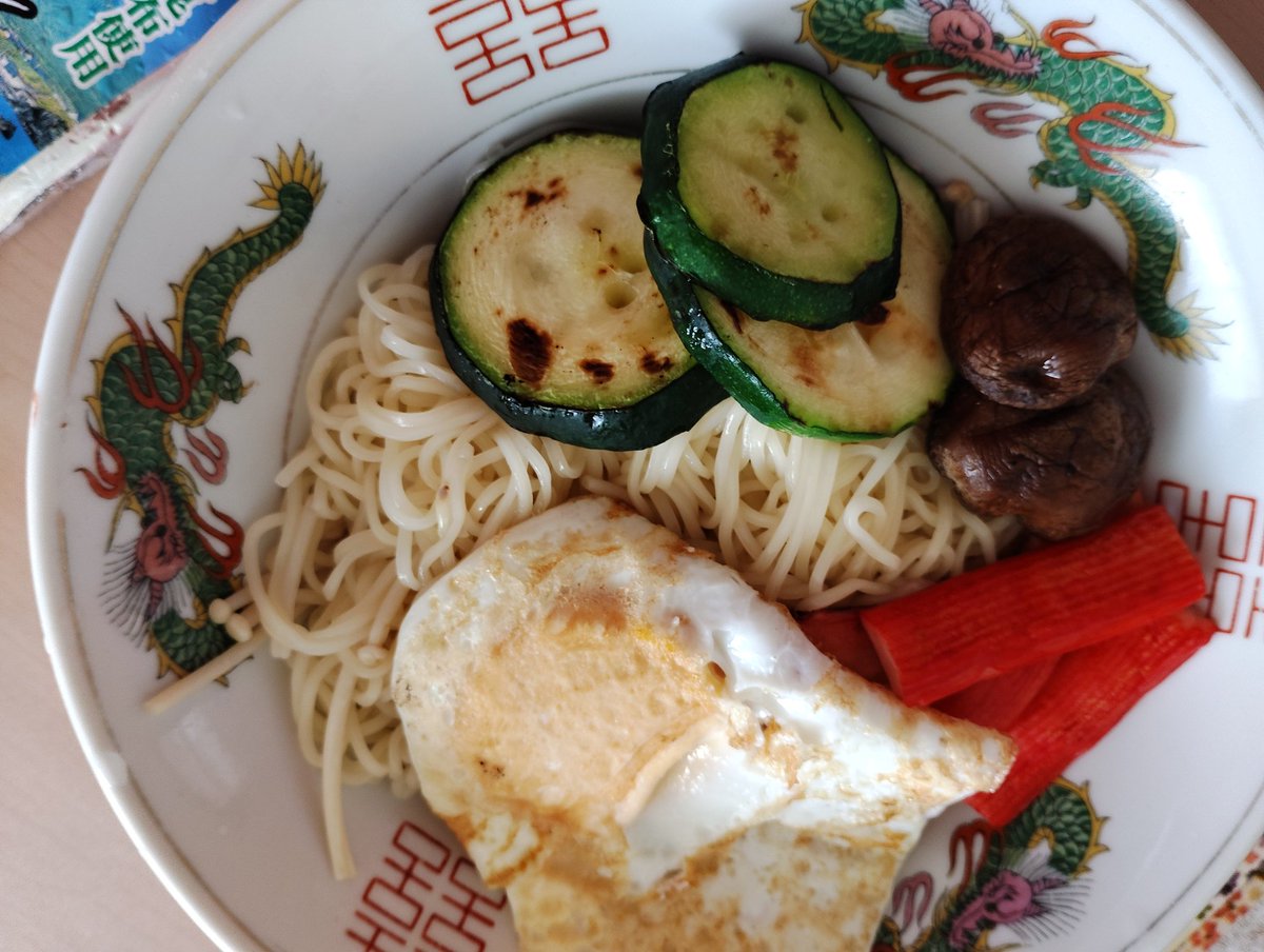jh8gbe's tweet image. #昼ごはん
#生ひやむぎ
稚内に来て、前はなかったなーと思い、父ちゃんに送ったら、すごい旨いと
自分でも食べてみる。
こしがあって美味しいよん。