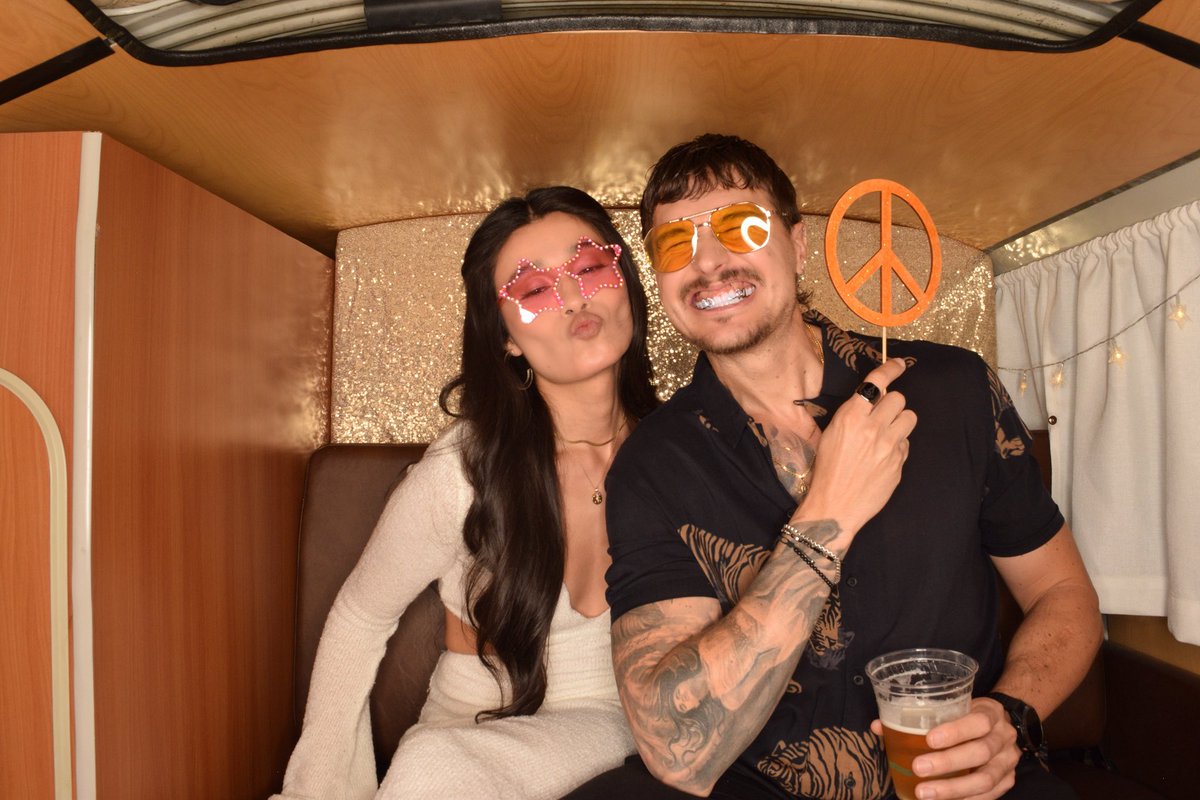 CyberBagChaser's tweet image. 70s party with my girl
