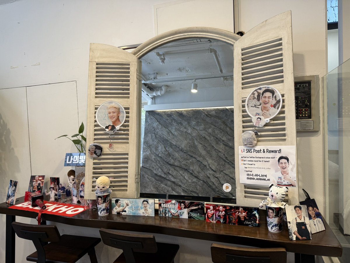 promisingnu's tweet photo. Thank you @BAEKHOSUYEOMSI
for preparing a place full with BAEKHO at @vb__coffee .
@this_is_baekho_
#동호야_너라서_좋아해
#BAEKHO_RUSHMODE_ON
#백호 #강동호
#BAEKHO
#KANGDONGHO https://t.co/XIqOJ6A40g
