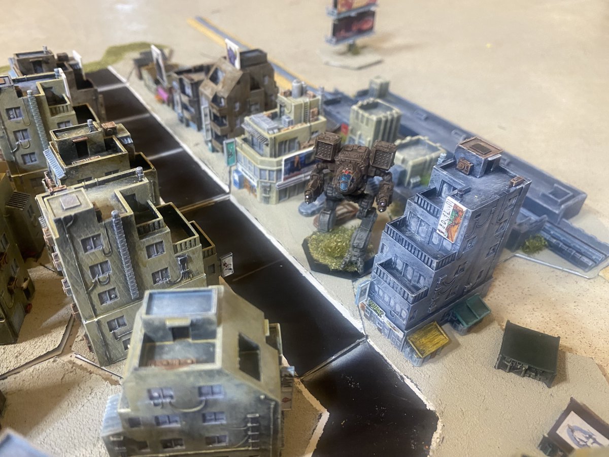 knightsandweek1's tweet image. And what would some showing off be, without showing what it looks like with a Timber Wolf waiting for a train. #battletech