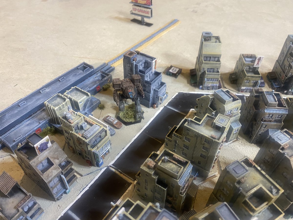 knightsandweek1's tweet image. And what would some showing off be, without showing what it looks like with a Timber Wolf waiting for a train. #battletech