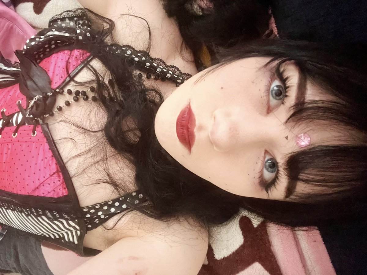 uw0ss's tweet image. i went to a bladee concert and couldn’t name 5 songs so an Alien abducted and probed me!!!!!!!!!!