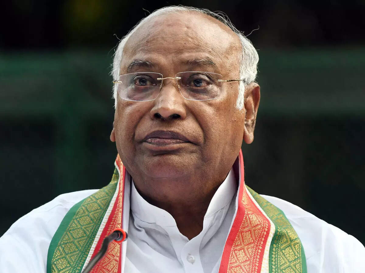अपनी कर्मठता और कुशलता से कांग्रेस को नेतृत्व प्रदान कर रहे <a href="/INCIndia/">Congress</a> के अध्यक्ष श्री मल्लिकार्जुन खड़गे <a href="/kharge/">Mallikarjun Kharge</a> जी को जन्मदिन की हार्दिक बधाई एवं शुभकामनाएं।

ईश्वर से प्रार्थना है कि आपको उत्तम स्वास्थ्य के साथ सुदीर्घ जीवन प्रदान करें।

#happybirthdaykhargeji