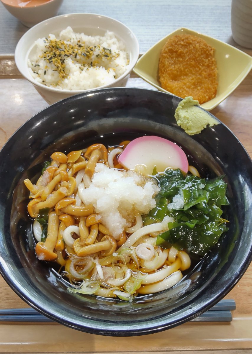 Surf09230428's tweet image. お疲れ様です🙇祝日ですが通常出勤です💪
もちろんお昼は社員食堂です🍴
冷やしなめこおろしうどん🍄🟫
ぬるぬるさっぱりでこの時期には最高🙌
美味しかったです😋ご馳走様でした🙇
今週も宜しくお願い致します🙇
#社員食堂
