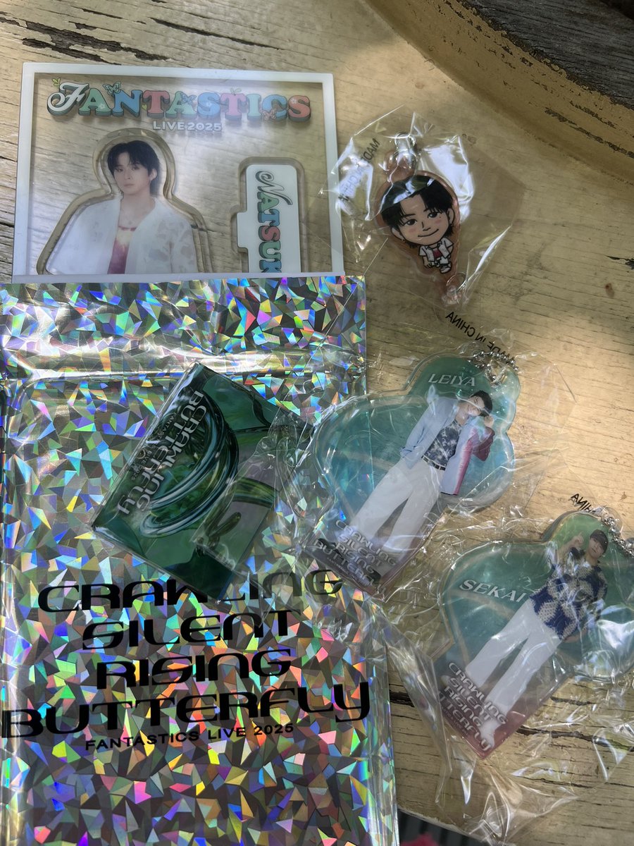 FANTASTICS ファンタ 交換 CRAWLING SILENT RISING BUTTERFLY アクスタ ガチャ

譲】瀬口黎弥 澤本夏輝 世界 ステッカー
求】佐藤大樹 ヘアクリップ チャーム アクスタ

たまアリ21日
本日、現地交換可能な方はお気軽にDM.リプお願いします🙇‍♀️