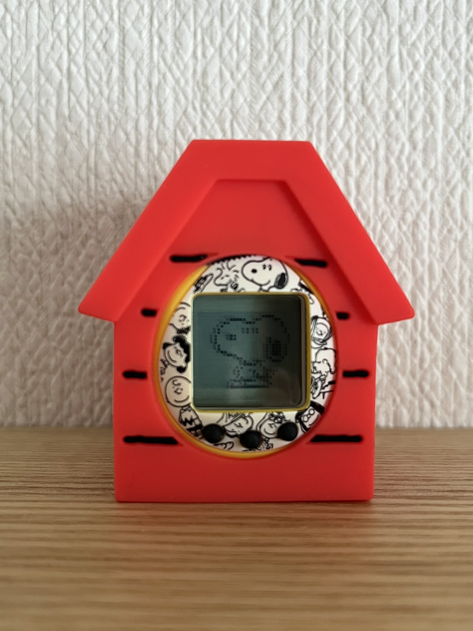 PEANUTS TAMAGOTCHI たまごっちスヌーピー犬小屋付き Amazon.com: Tamagotchi Nano x Peanuts with Silicone Case Set