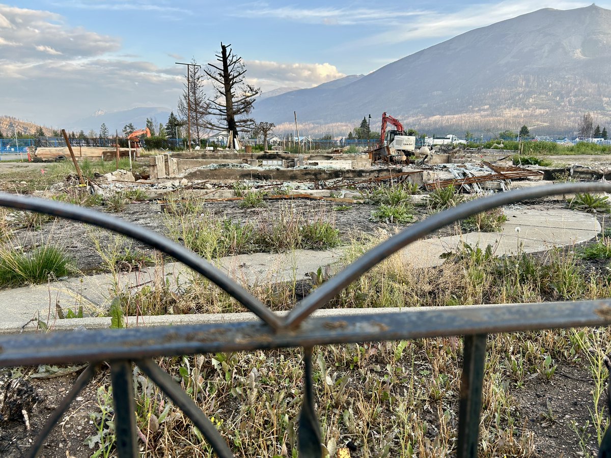 JSJamato's tweet image. Back in #Jasper for the first time since the fire. It will be an emotional week. Lots of work to be done but it’s nice to see a busy main street. #yeg