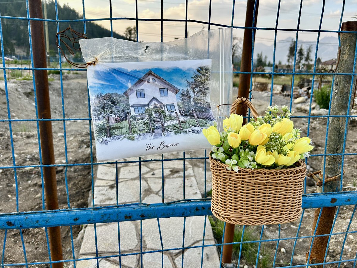 JSJamato's tweet image. Back in #Jasper for the first time since the fire. It will be an emotional week. Lots of work to be done but it’s nice to see a busy main street. #yeg