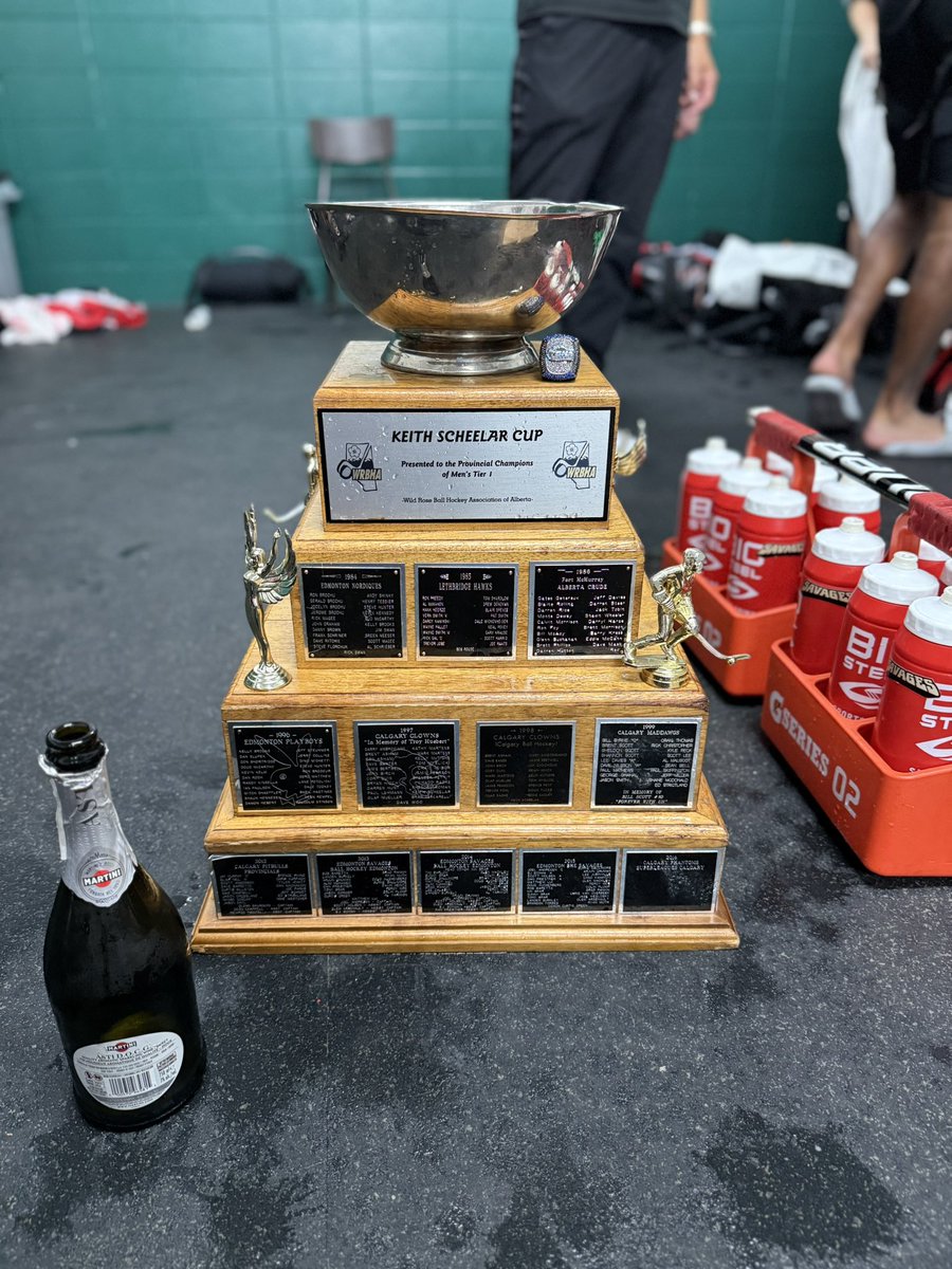 trekor19's tweet image. We are back on top! Div 1 provincial champs! This never gets old and I love the guys for letting the old dawg keep playing @MattyLui
