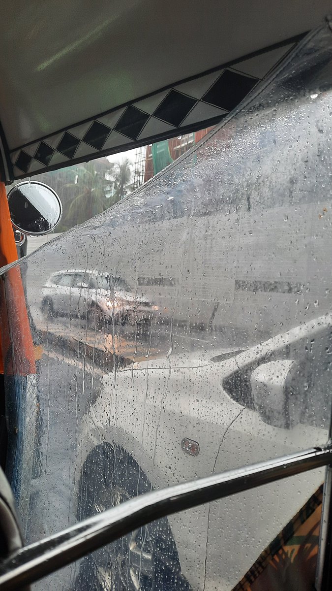 anoncortex's tweet image. monday and mumbai rains... never a good combo.🙏🏻