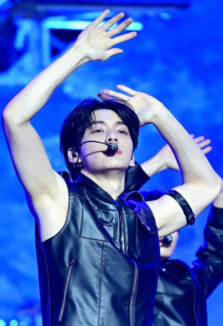 yeonbinchive's tweet image. wow…