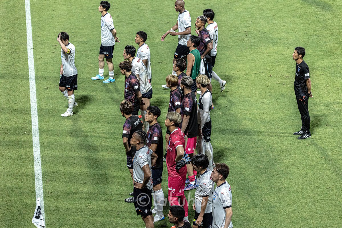 ta9ho_yokohama's tweet image. 泣いても笑っても残っているのは14試合。
何かを変えるならば、この浦和戦までの期間が最後のタイミング。
どのような選択となっても後押しするのみ。
チームが、選手が、フロントが闘い続ける限り。
#yokohamafc