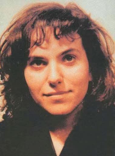 📍La strage di via D’Amelio non colpì solo il magistrato Paolo Borsellino e gli agenti Agostino Catalano, Emanuela Loi, Vincenzo Li Muli, Walter Eddie Cosina e Claudio Traina.
Ci fu un’altra vittima di cui pochi parlano.
Si tratta di Rita Atria, di appena 18 anni.
La sua breve ⬇️