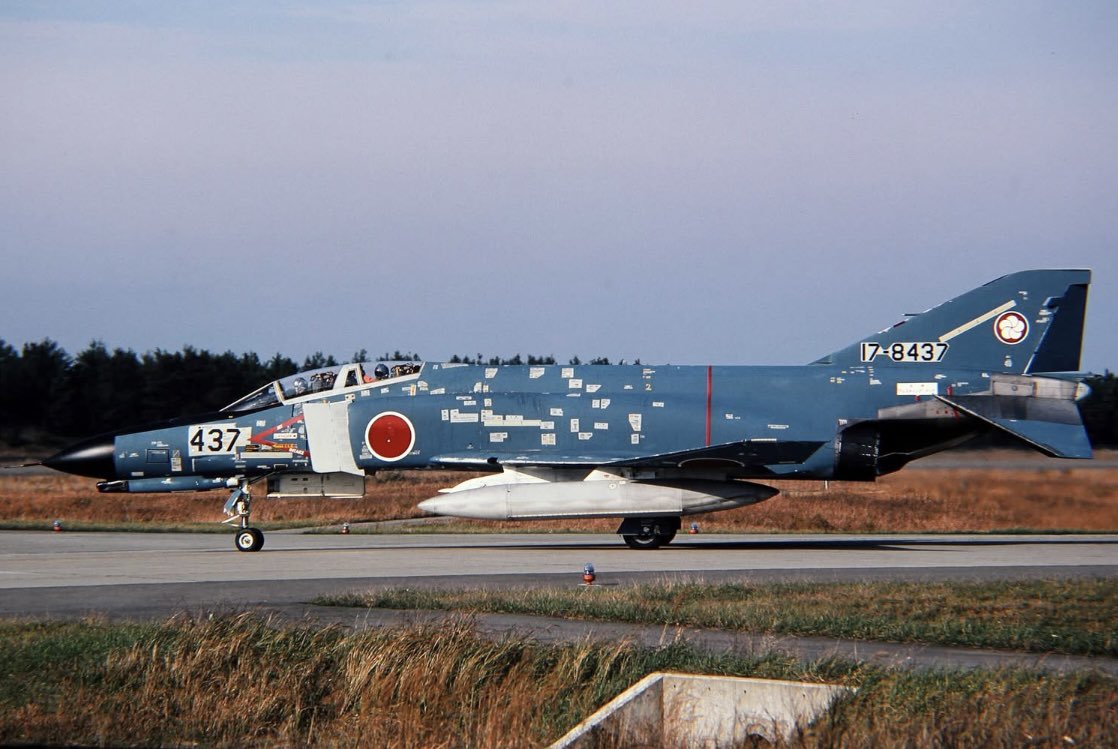 0w2pmY8c6oJ292i's tweet image. #これを見た人は何か青いものをあげる
#百里基地
#築城基地
戦競塗装機
塗装は似ていますが1枚目は305SQ
2枚目は304SQ 431はEJ改改修1号機