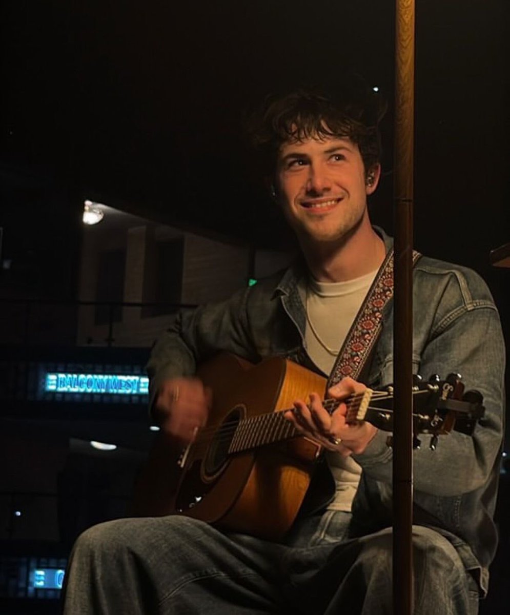 dylanmthinker's tweet image. dylan minnette &amp;lt;3