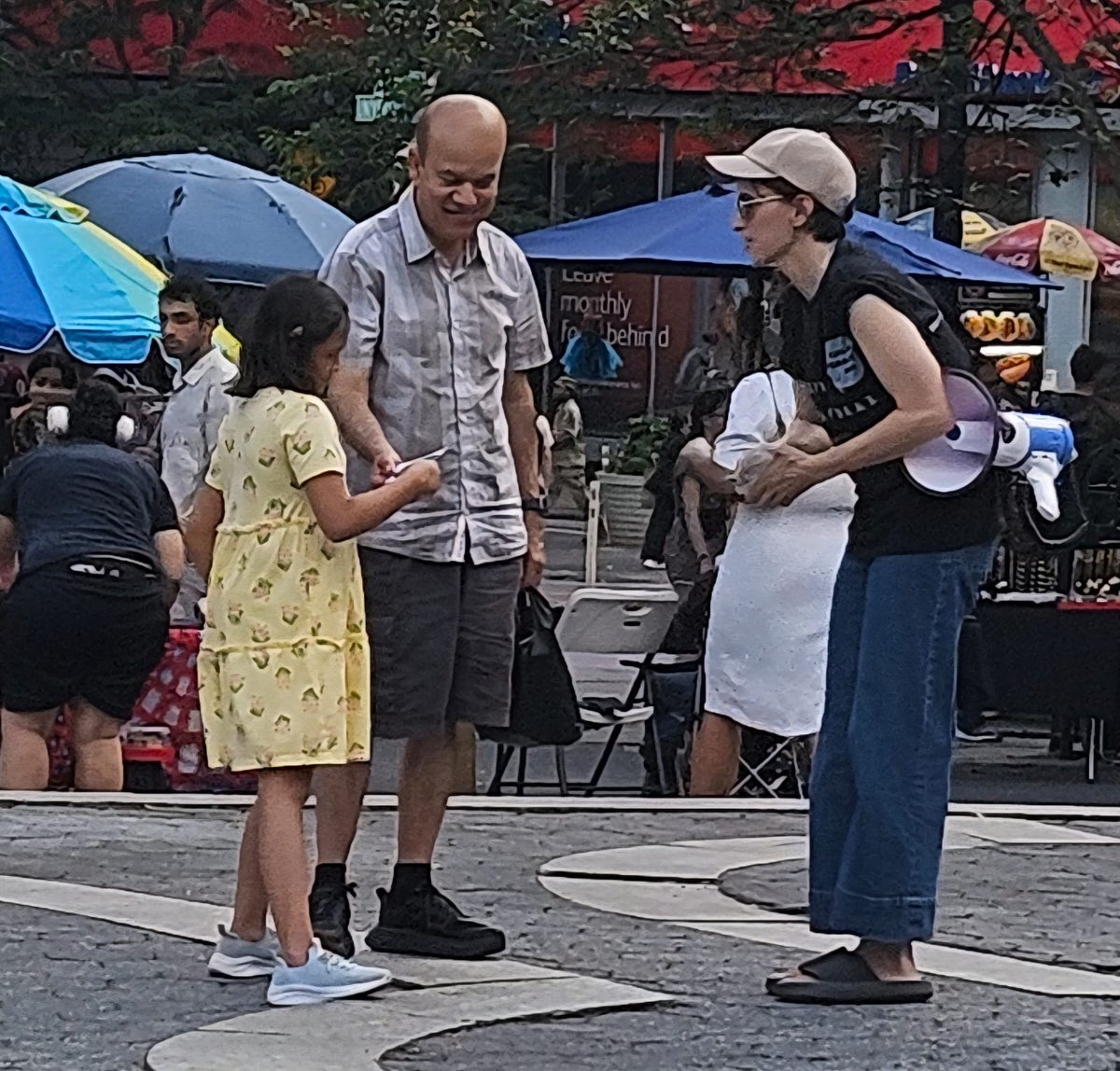 TamarGlezerman's tweet image. Today, this little girl watched our protest and silent vigil. She asked some questions and we both agreed that all children deserve to be safe and free, like her. She then asked to sit with us for a while. As her father said - it is never too early to learn peace and justice.