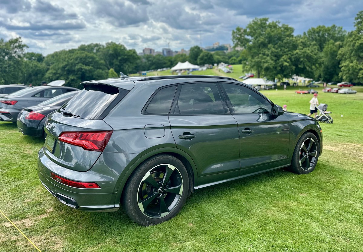 cheyrassic's tweet image. Pittsburgh Vintage Grand Prix 🏎️🏁

watched a few of our friends race and my SQ5 was in the Audi show