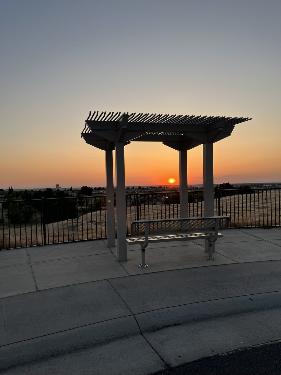 <a href="/akafaceUS/">aka</a>