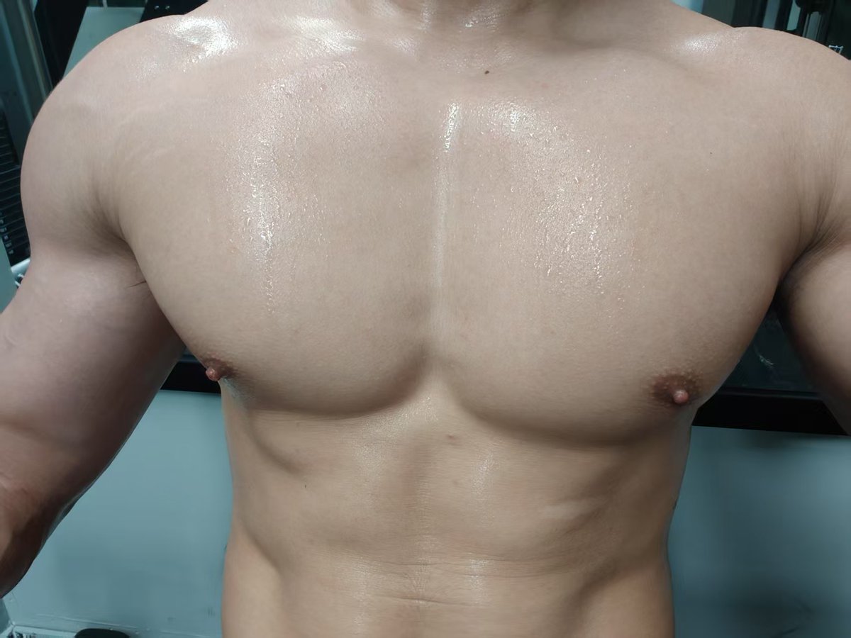 喜欢这样的身材这样的胸肌腹肌，我的粉丝列表里有吗